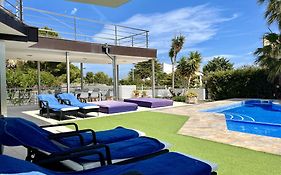 Isabella Spacious Modern Villa With Sea Views